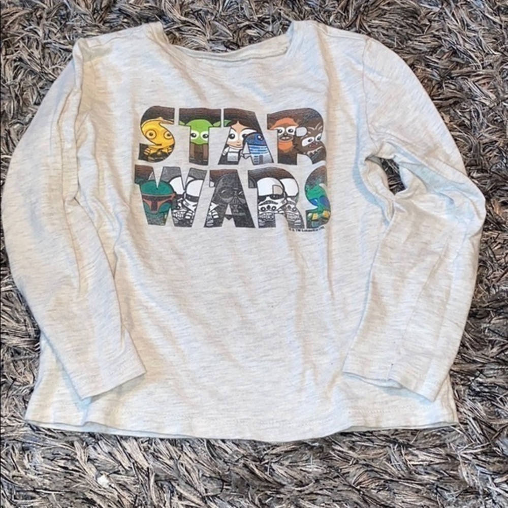 Boys Star Wars long sleeve 4T fit is 2/3.